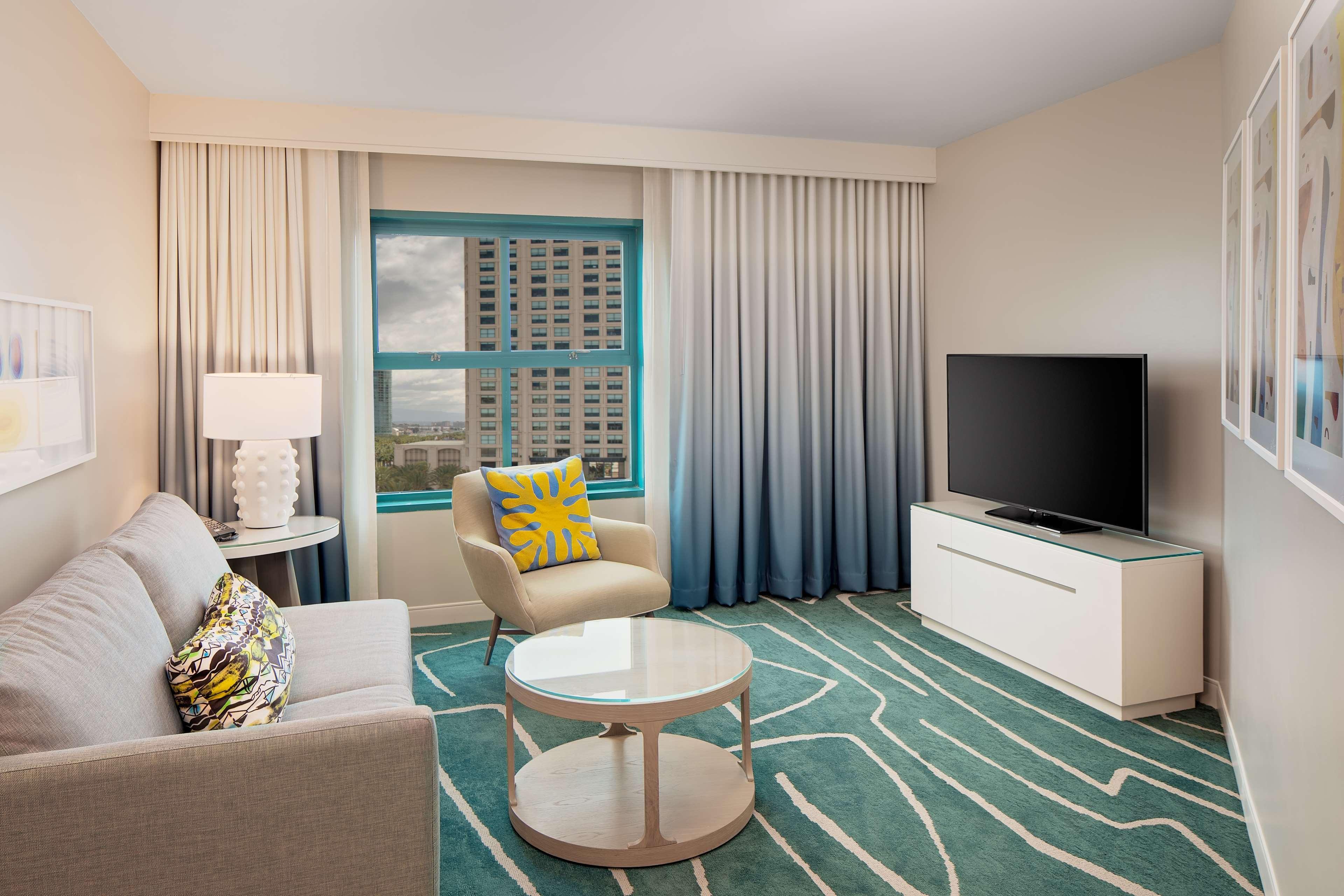 Hotel Embassy By Hilton Bay Downtown 3*