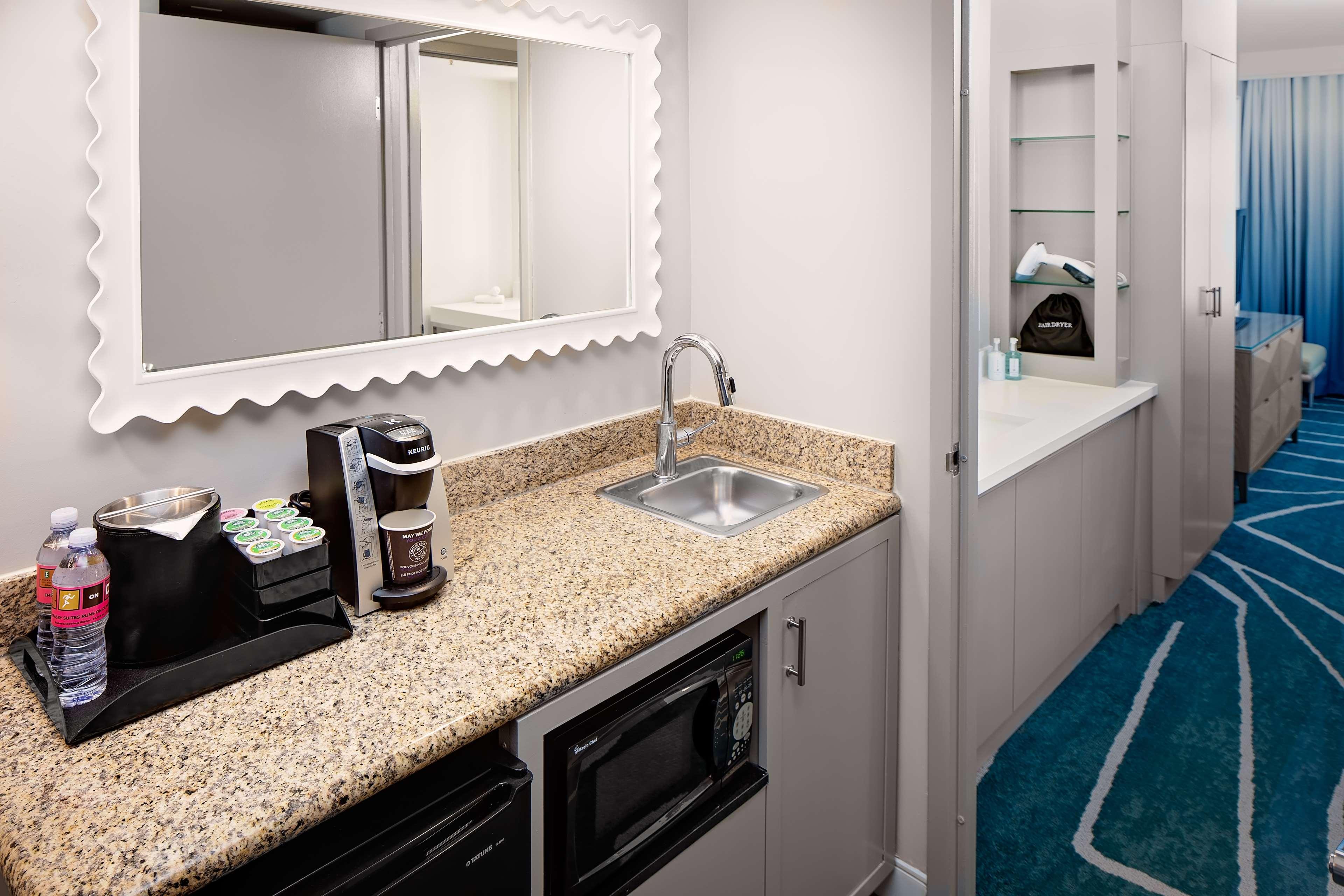 Embassy By Hilton Bay Downtown 3*