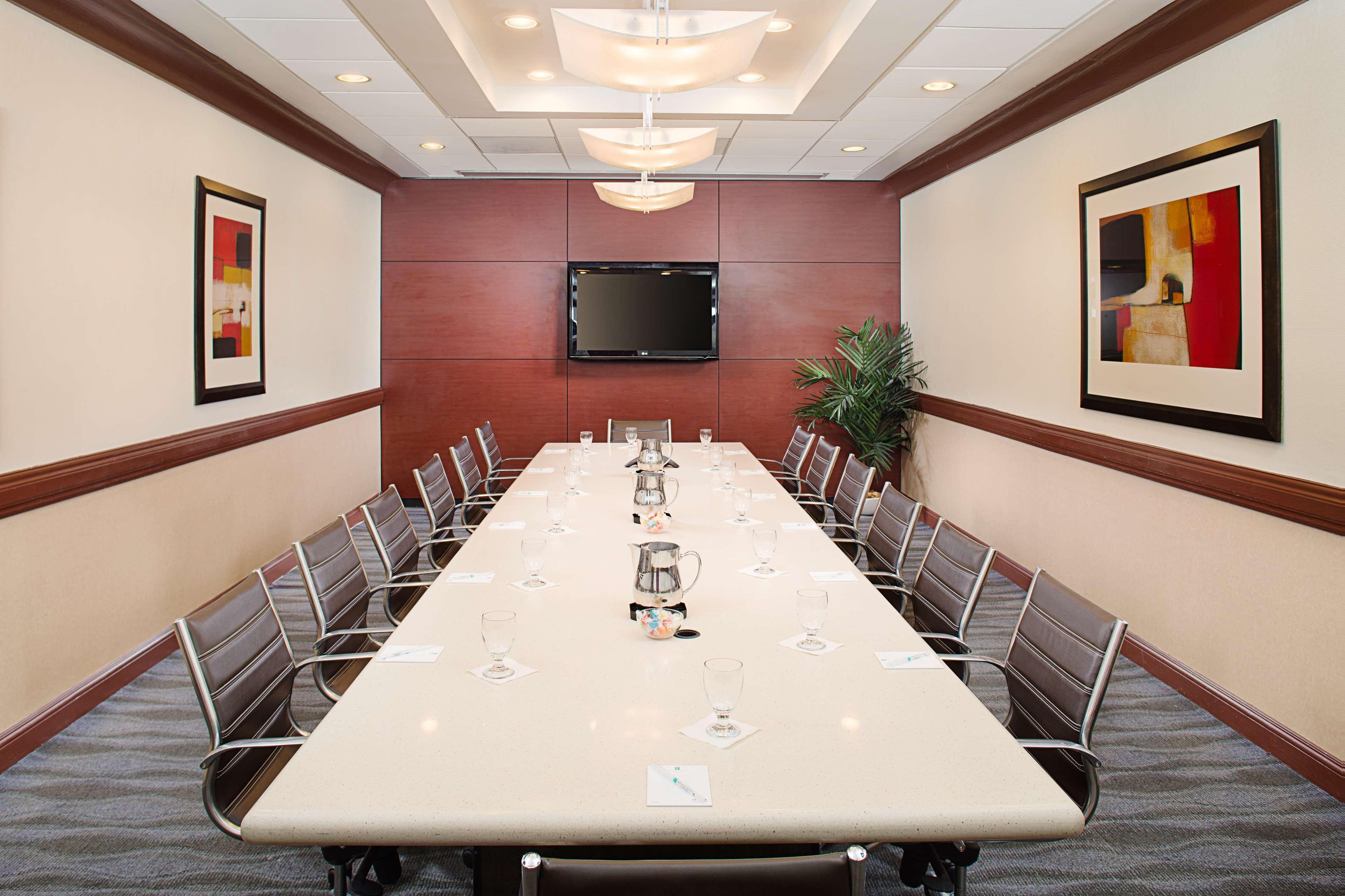 Embassy By Hilton Bay Downtown Hotel 3*